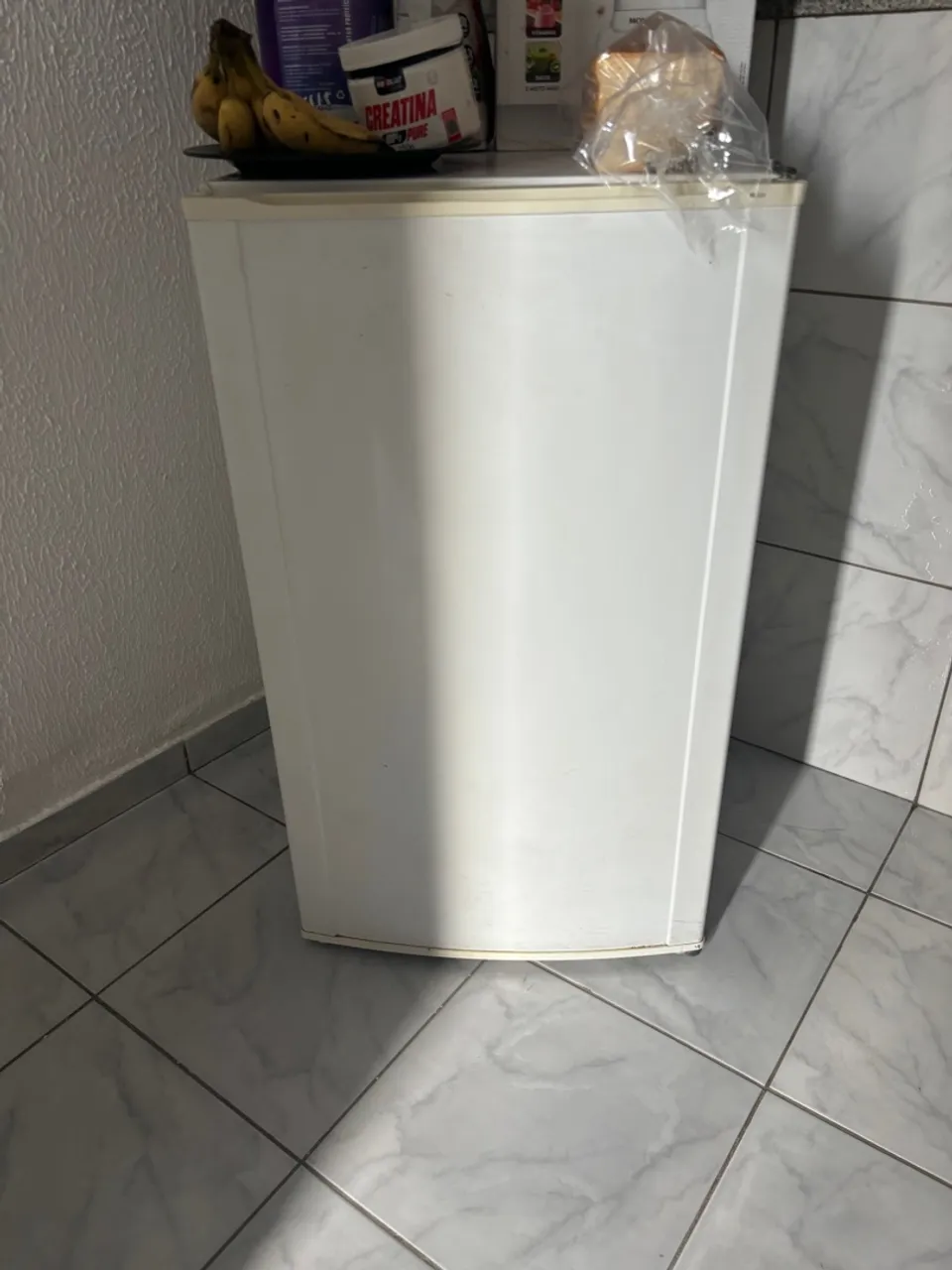 Mini Geladeira Compacta ( Frigobar)- Ideal para espaços pequenos