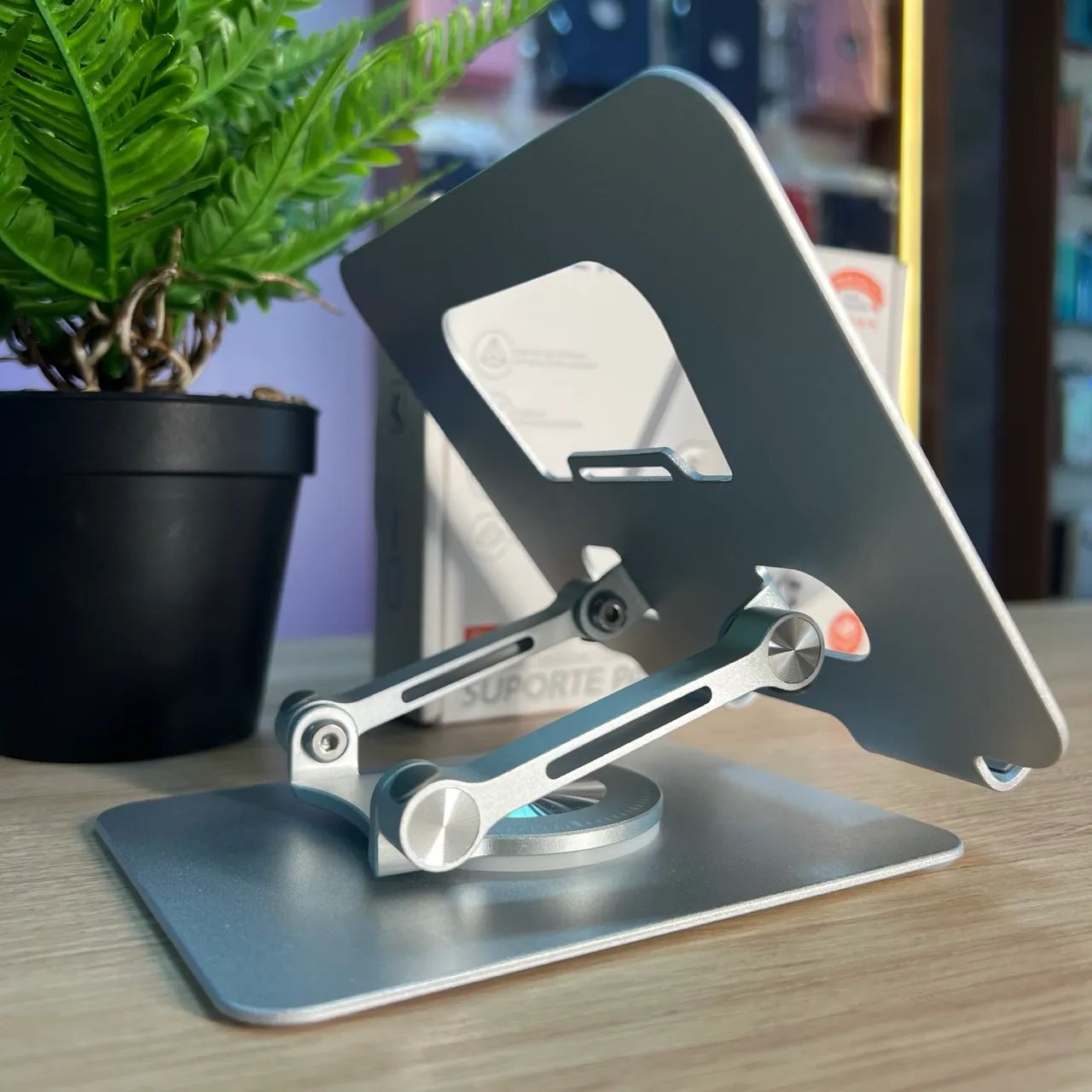 SUPORTE PARA IPAD E TABLET - ROTAÇÃO 360 GRAUS AJUSTÁVEL  - Foto 3