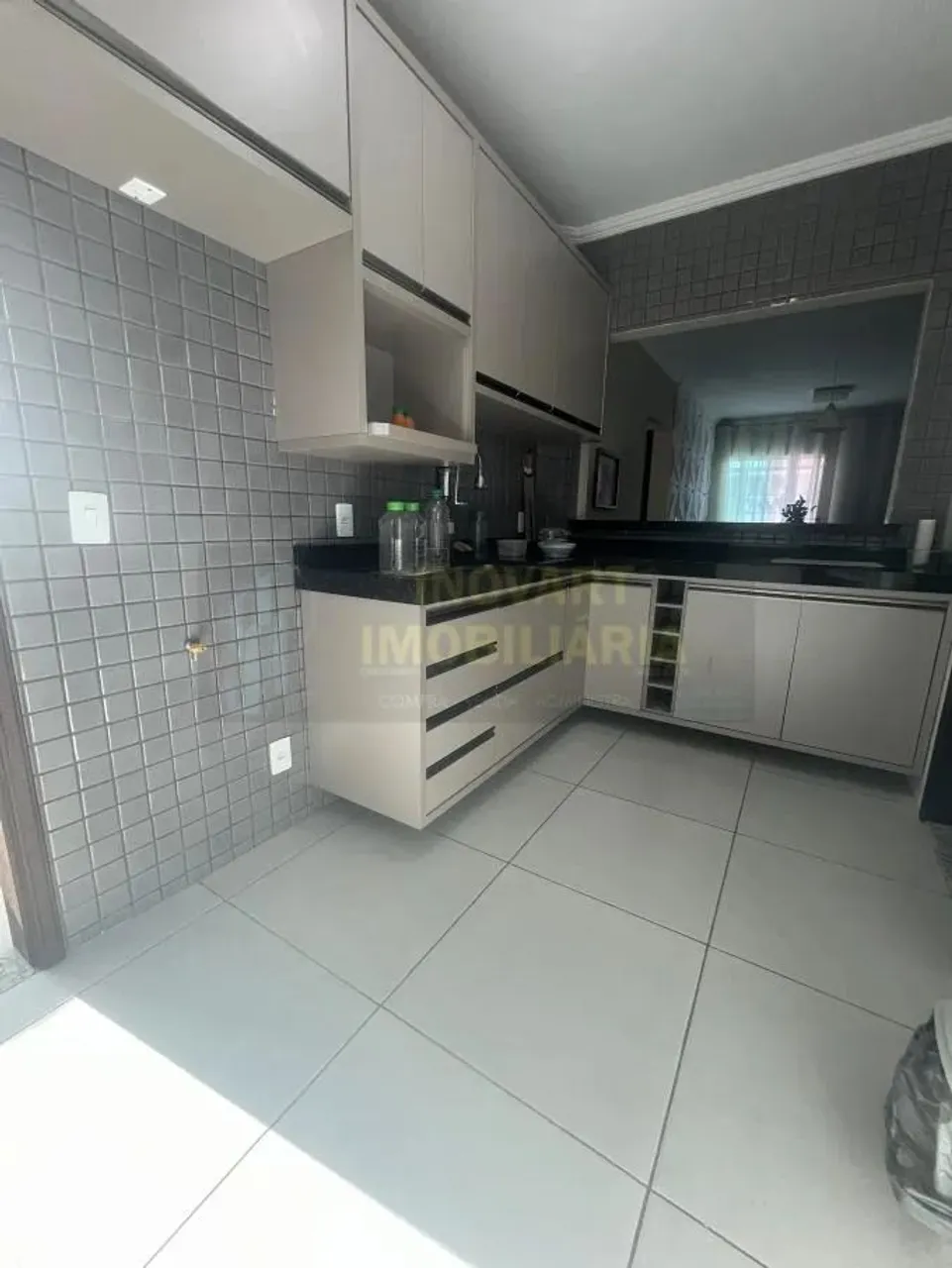 LCOD 1399 APARTAMENTO COM 2 SUÍTES (MOBILIADO) NO CENTRO DE SÃO PEDRO DA ALDEIA