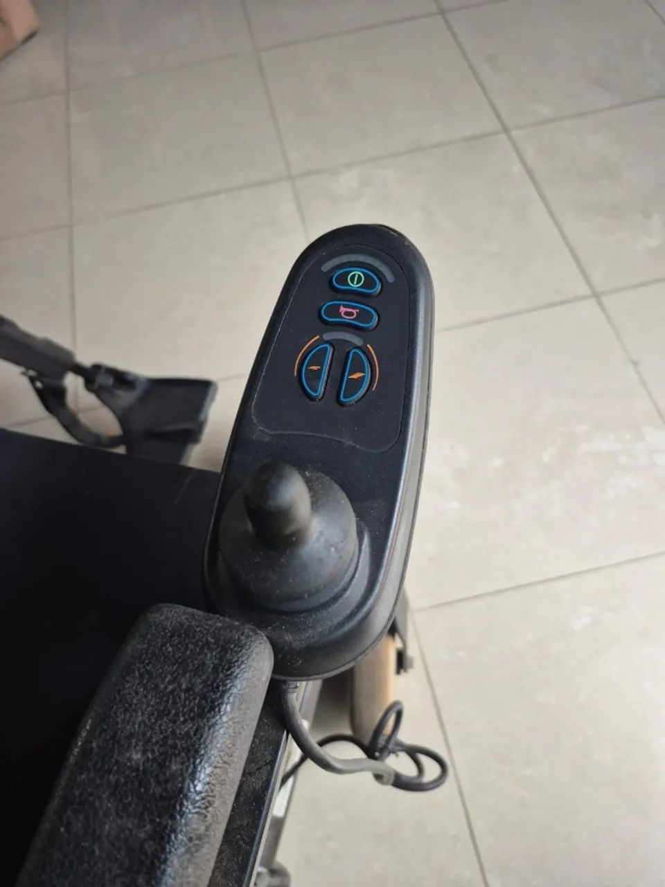 Cadeira de Rodas Motorizada E4 - Foto 2