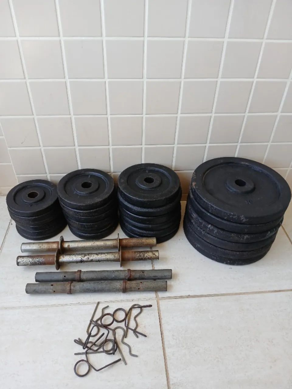 Kit Academia em Casa - Anilhas, Barra, Halteres e Suporte Ajustável - Foto 3