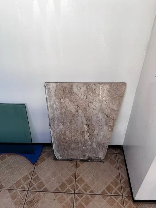 Bancada de vidro com pé de mármore  - Foto 3