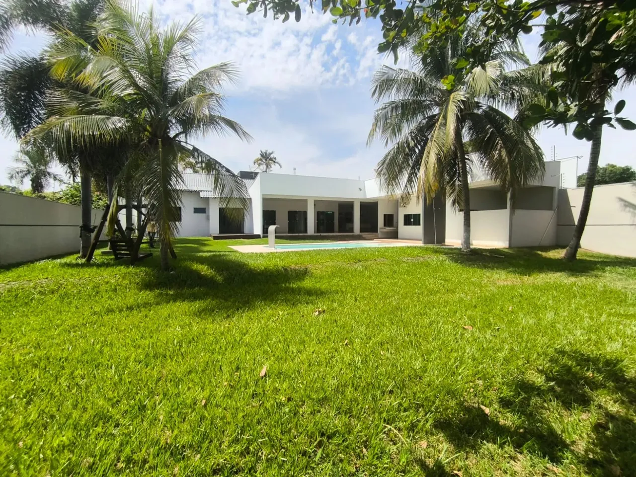 Casa Alto Padrão Rondonópolis - Mato Grosso Casa de Rua com 4 Quarto(s) e 3 banheiro(s) à