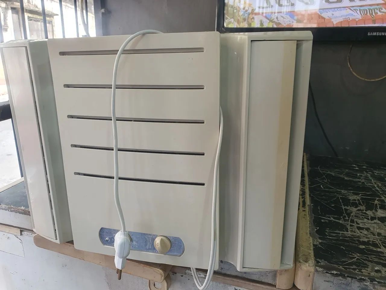Ar Condicionado de Janela Usado - Foto 2