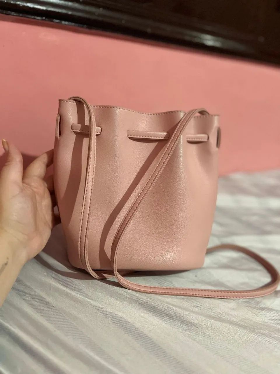 Bolsa rosa com detalhes (couto sintético) - Foto 3