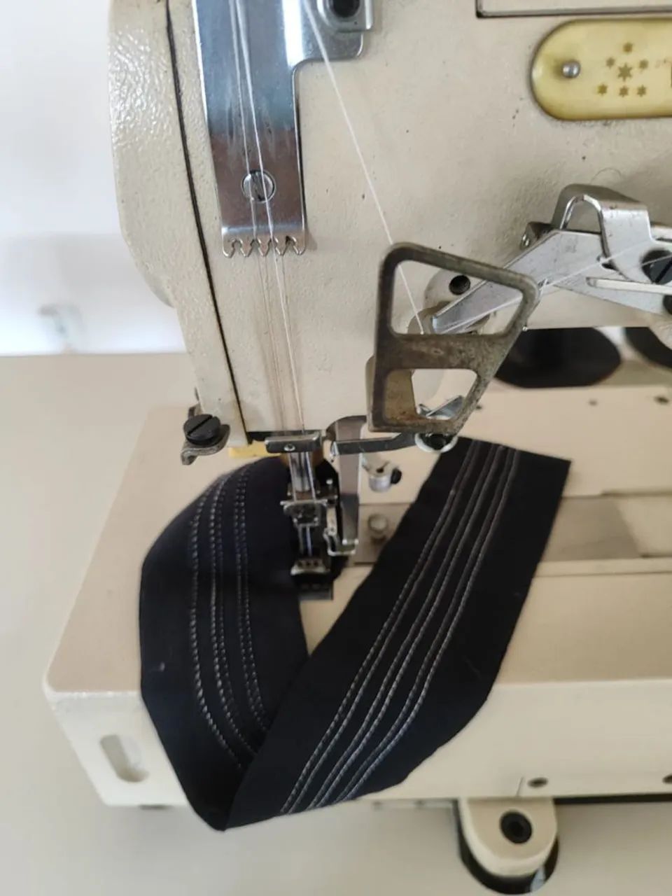 Máquina de Costura Galoneira - Foto 2