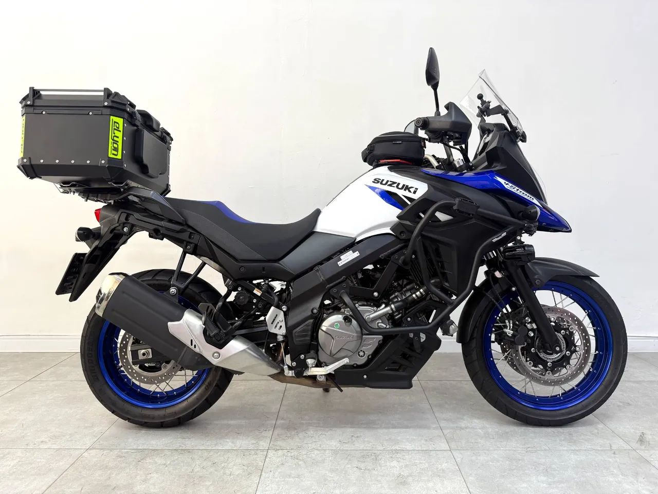 SUZUKI V S