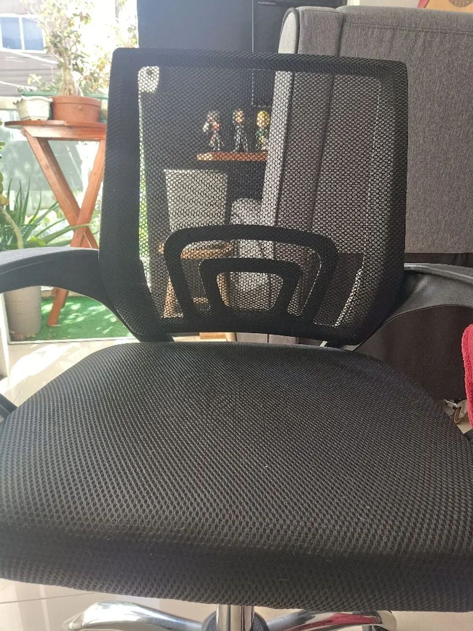 Cadeira Escritório Preta Estofado Base Giratória Tela Mesh - Foto 5