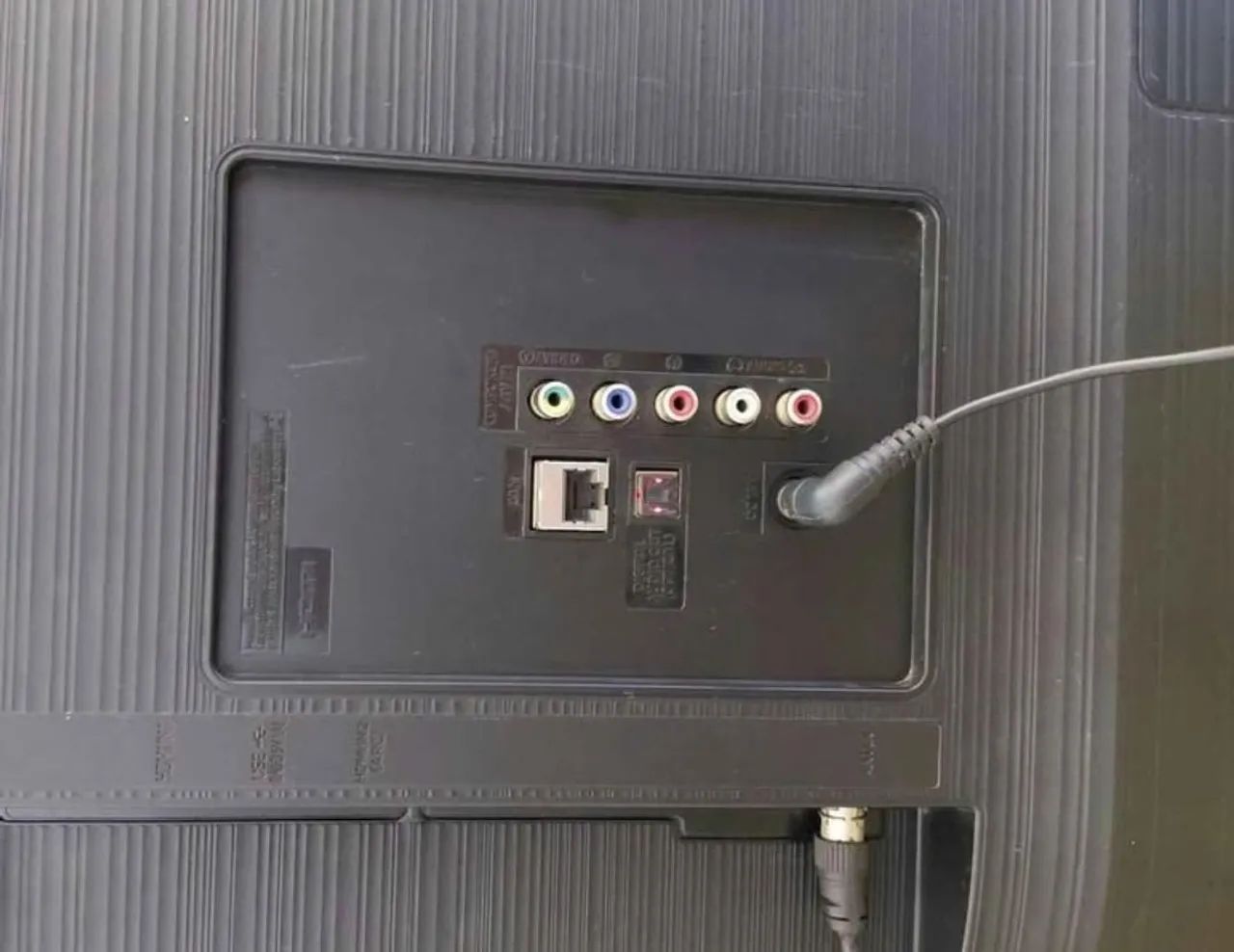 Vendo esta TV Esmart 32 polegadas Samsung tudo perfeito com controle remoto  - Foto 5