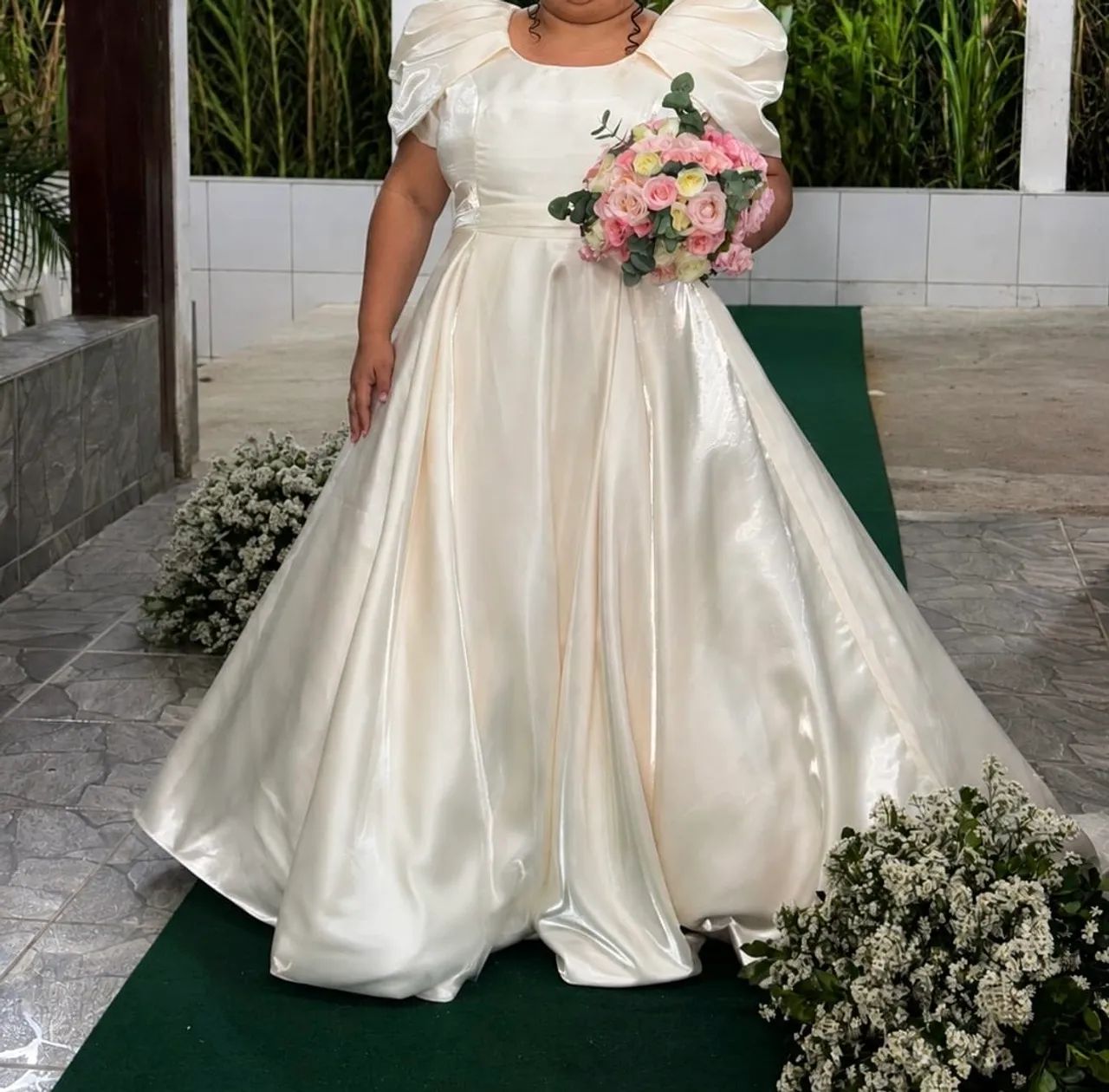 Vende-se vestido de noiva 