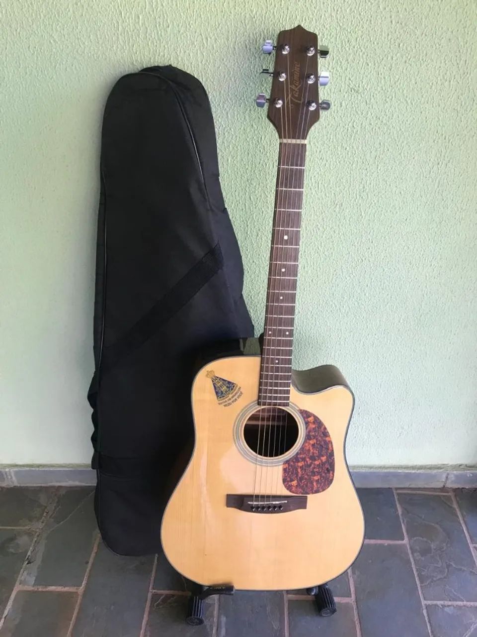 Violão Takamine EG320SC aço. 