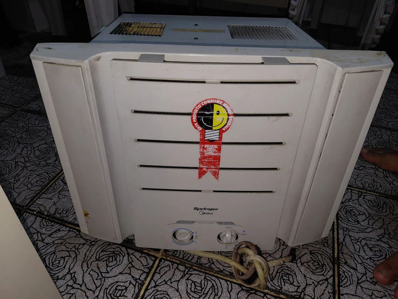 Vendo dois ar condicionado um de caixa e um split 