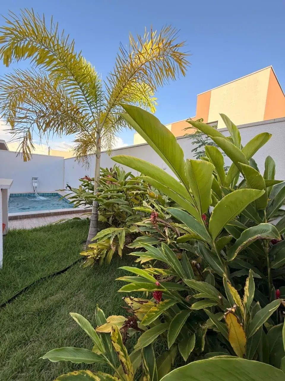 casa em condomínio fechado para alugar e venda com armários planejados e 3 suites - Foto 2