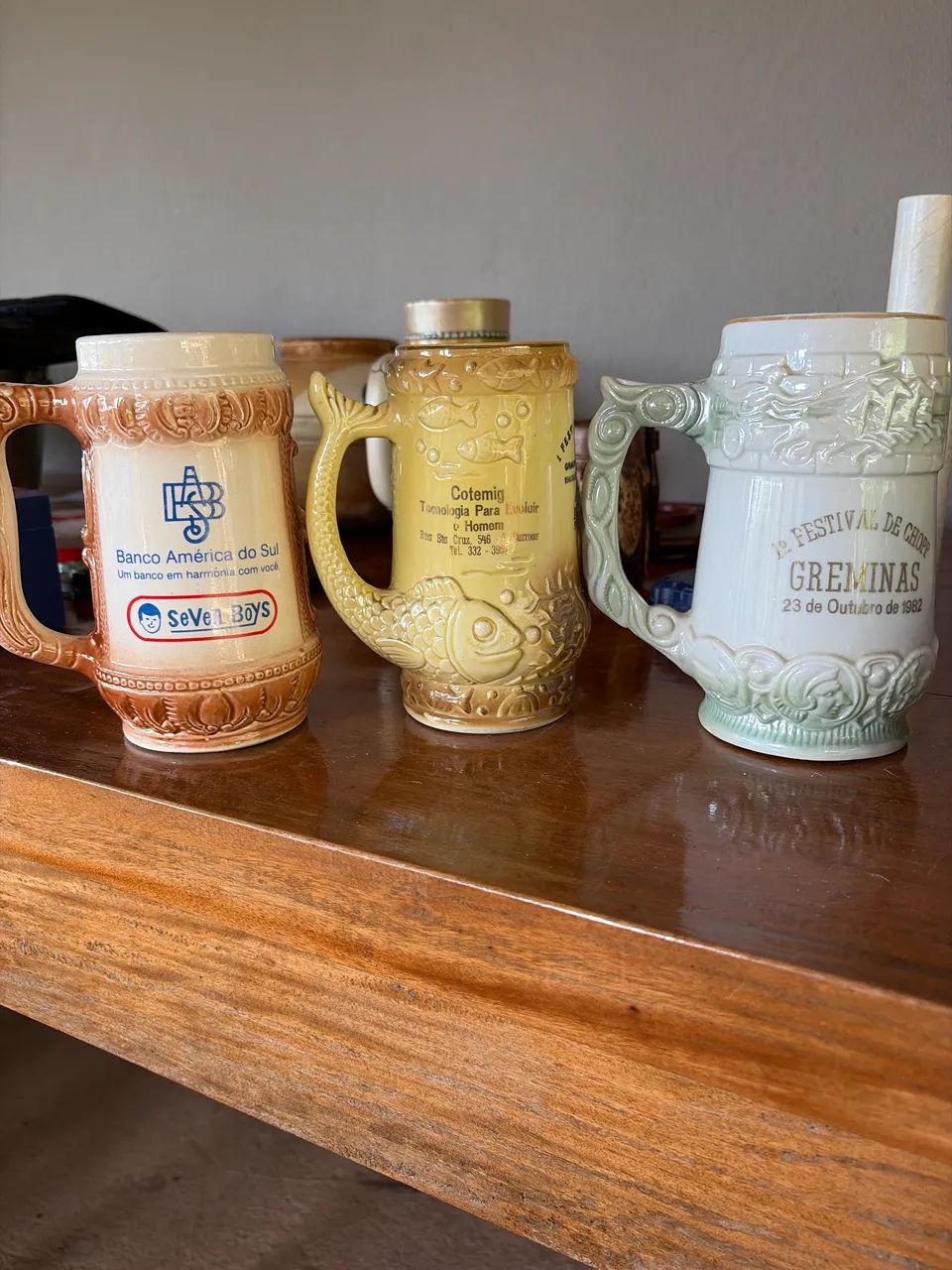 3 Canecas de porcelana antiga 