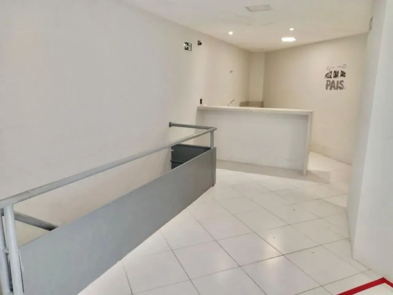 LOJA COMERCIAL NO MARCUS CENTER