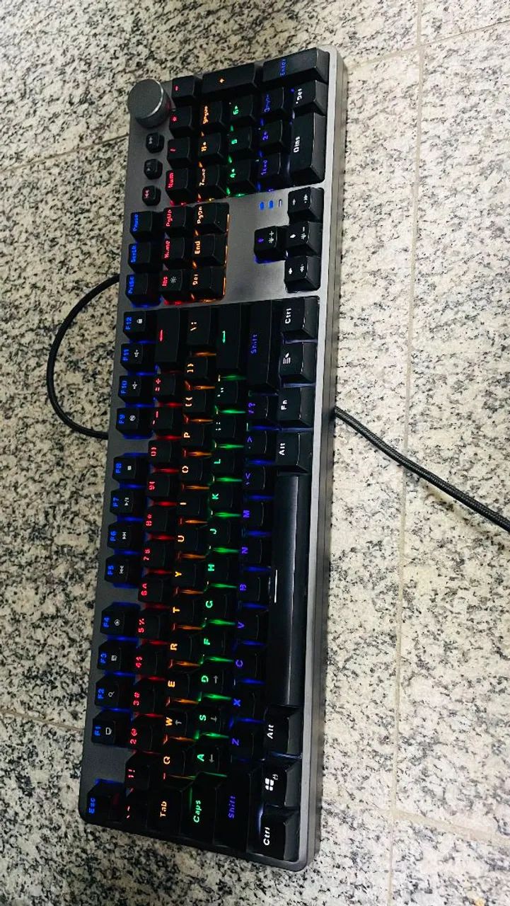 Te<br>Switch BLUE, formato 100% contem controlador de áudio e led