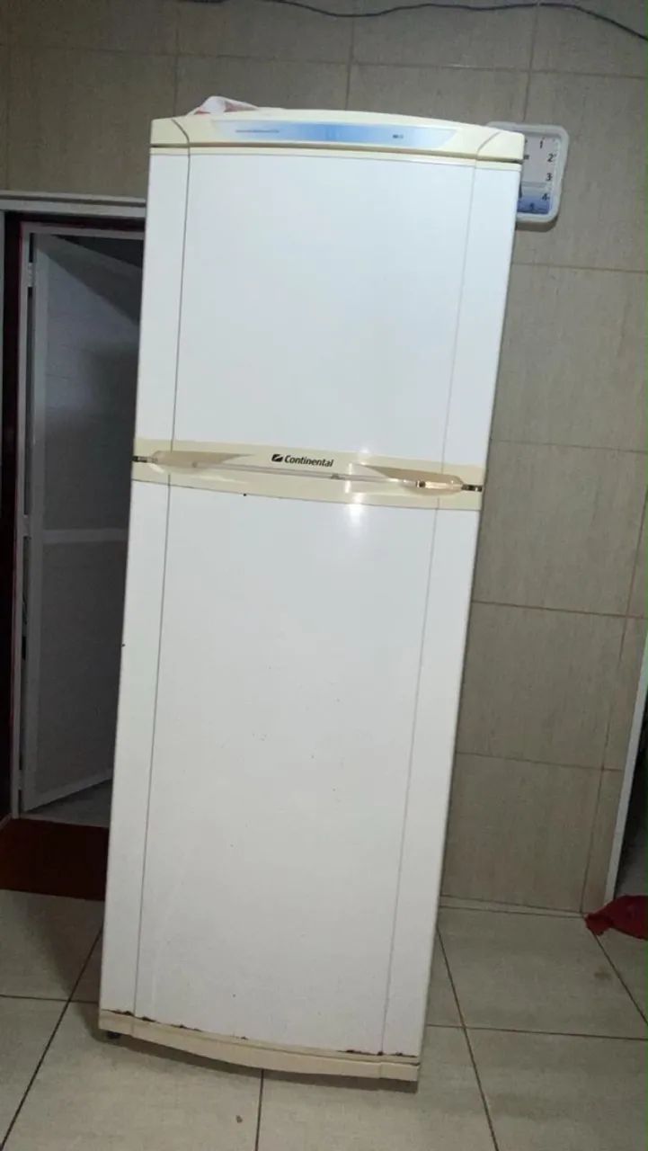 Geladeira continental 