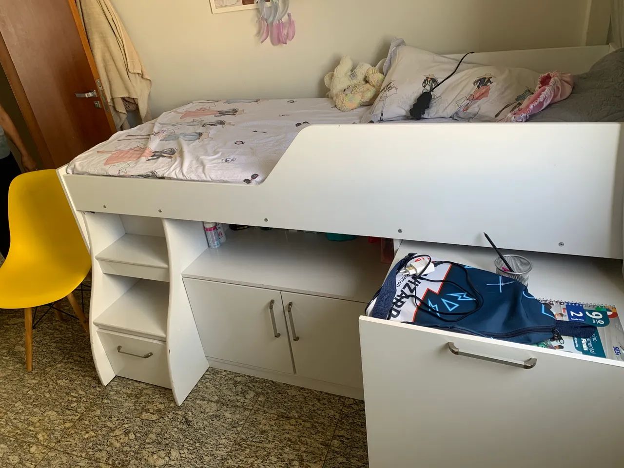 Cama solteiro com escada, escrivaninha e armário com duas portas - Foto 2
