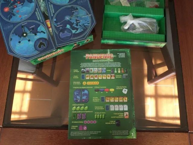Pandemic Estado de Emergência Jogo de Tabuleiro - Foto 2