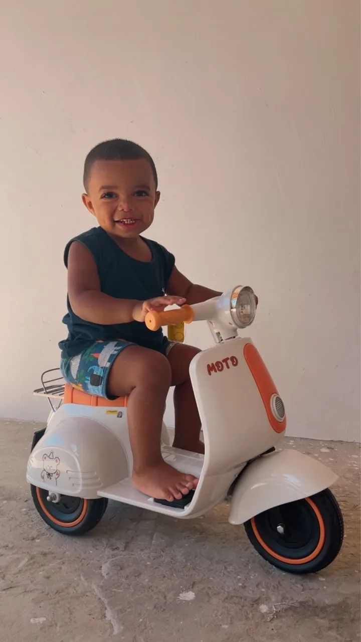 Moto elétrica infantil 
