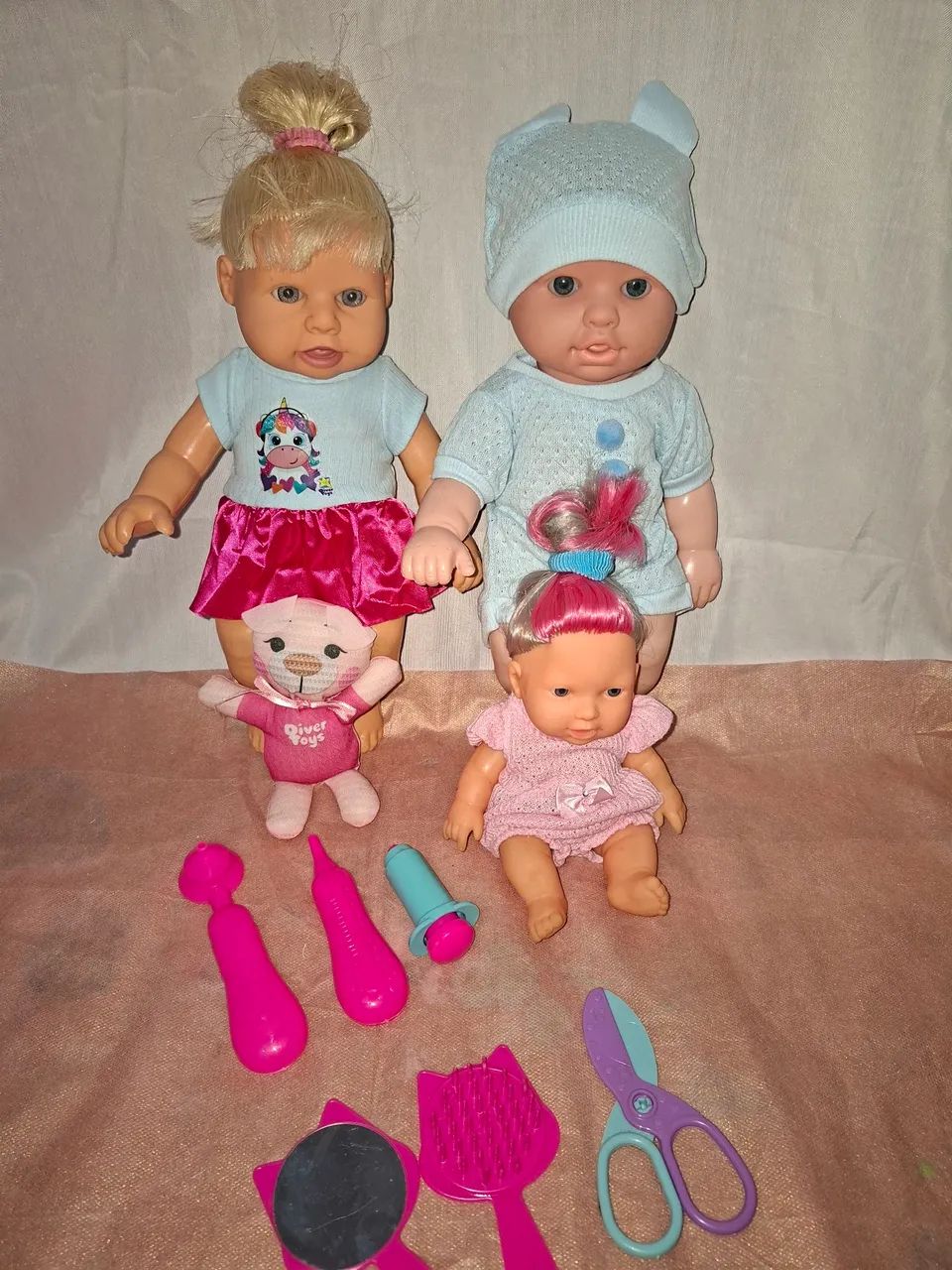 Kit Bonecas  casal e filha  + Acessórios  - Foto 4