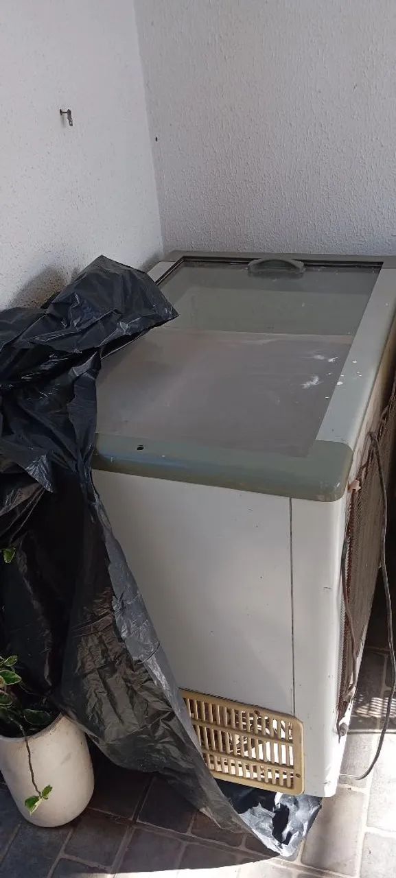 Vendo 2 freezers é uma balança digital  - Foto 2