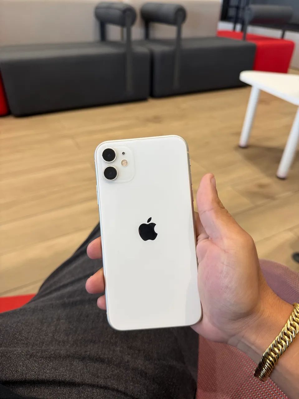 iPhone 11 64 GB funcionando perfeitamente ! Aceito cartão - Foto 3