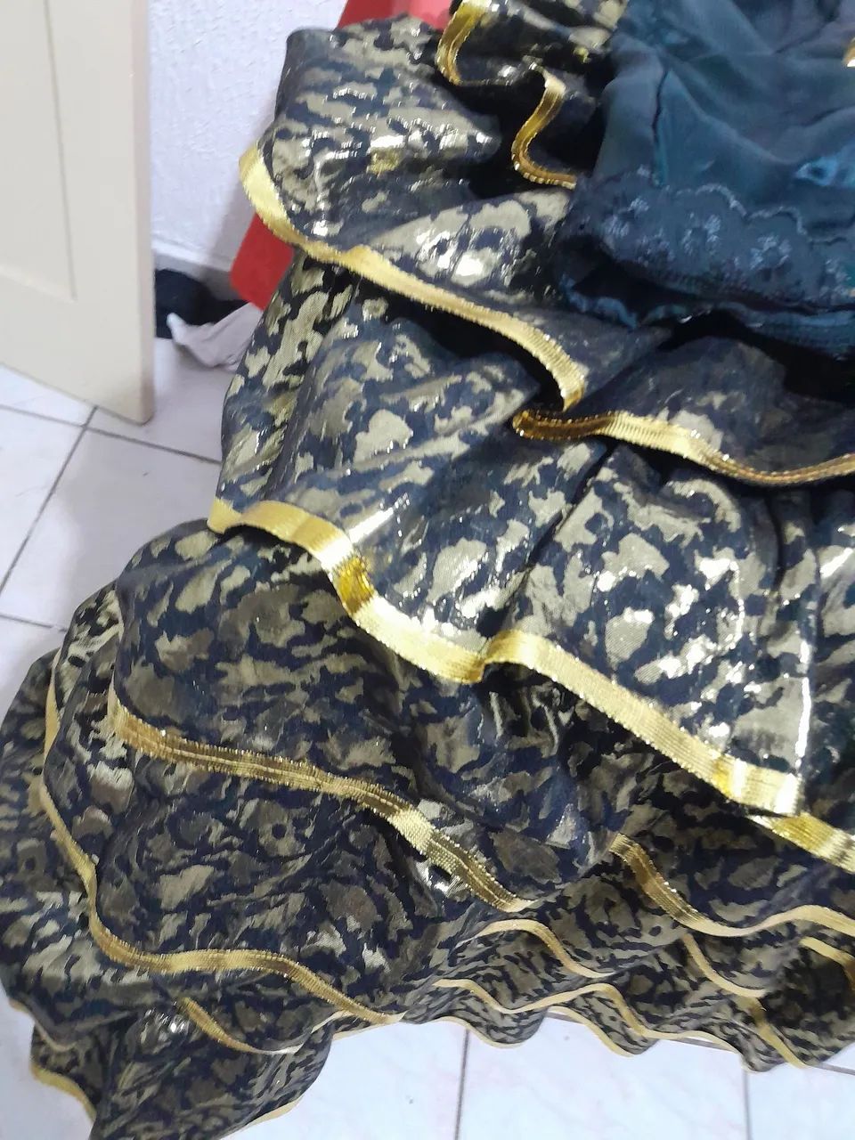 Vestido Cigano Preto com Dourado  - Foto 5