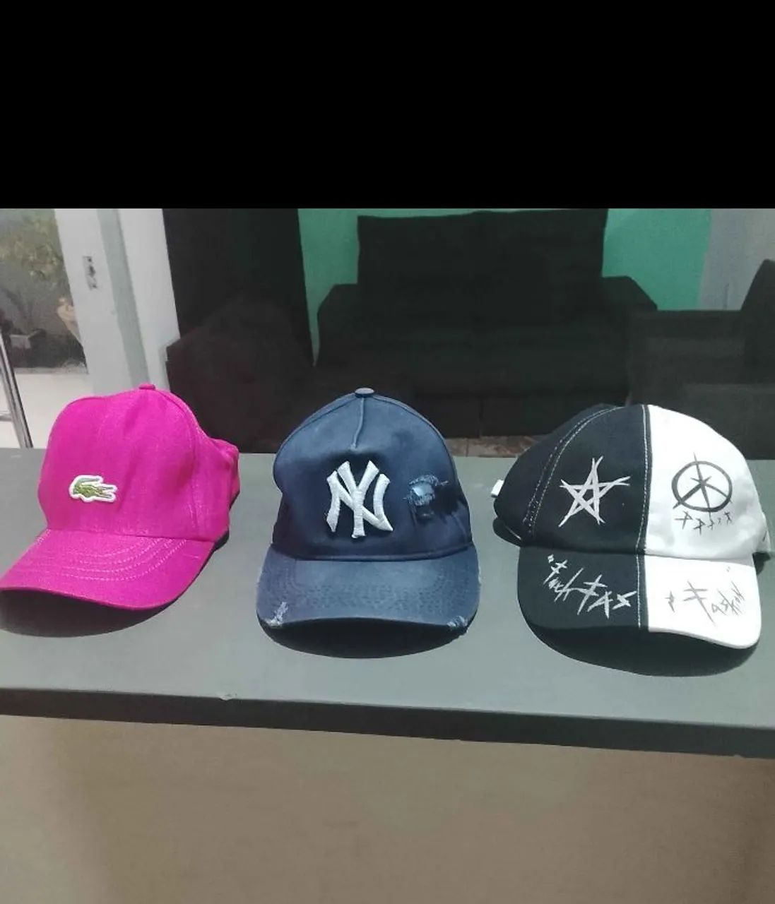 Vendo esses Três bonés juntos ou separados