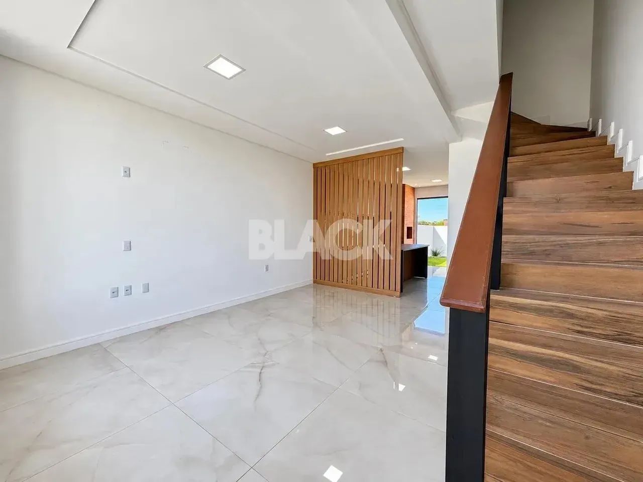 SOBRADO 2 SUITES EM PASSO DE TORRES - Foto 4