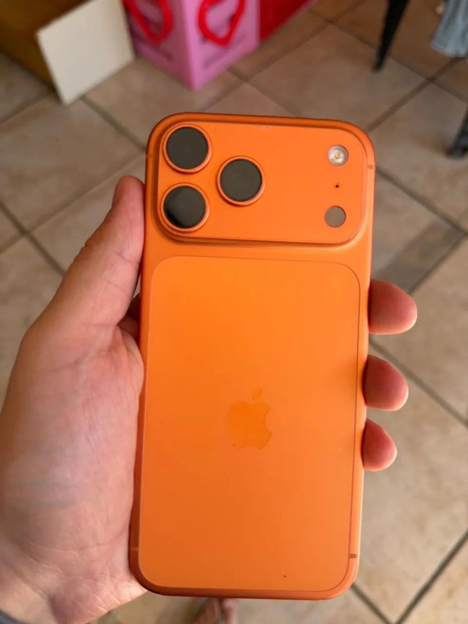 iPhone 17 pro Max laranja  - Foto 2