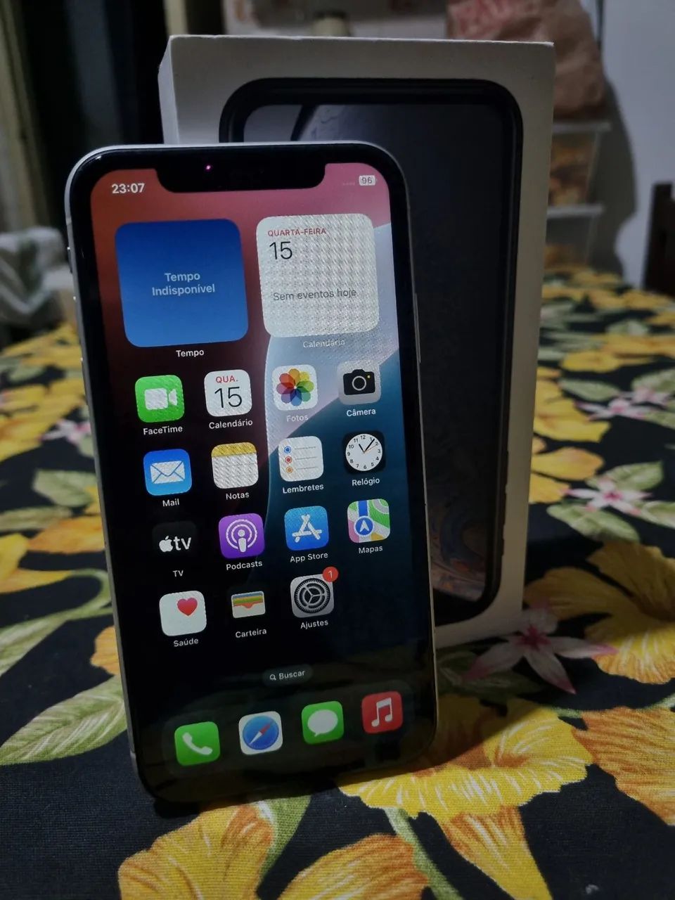 VENDO IPHONE XR BRANCO - Foto 4