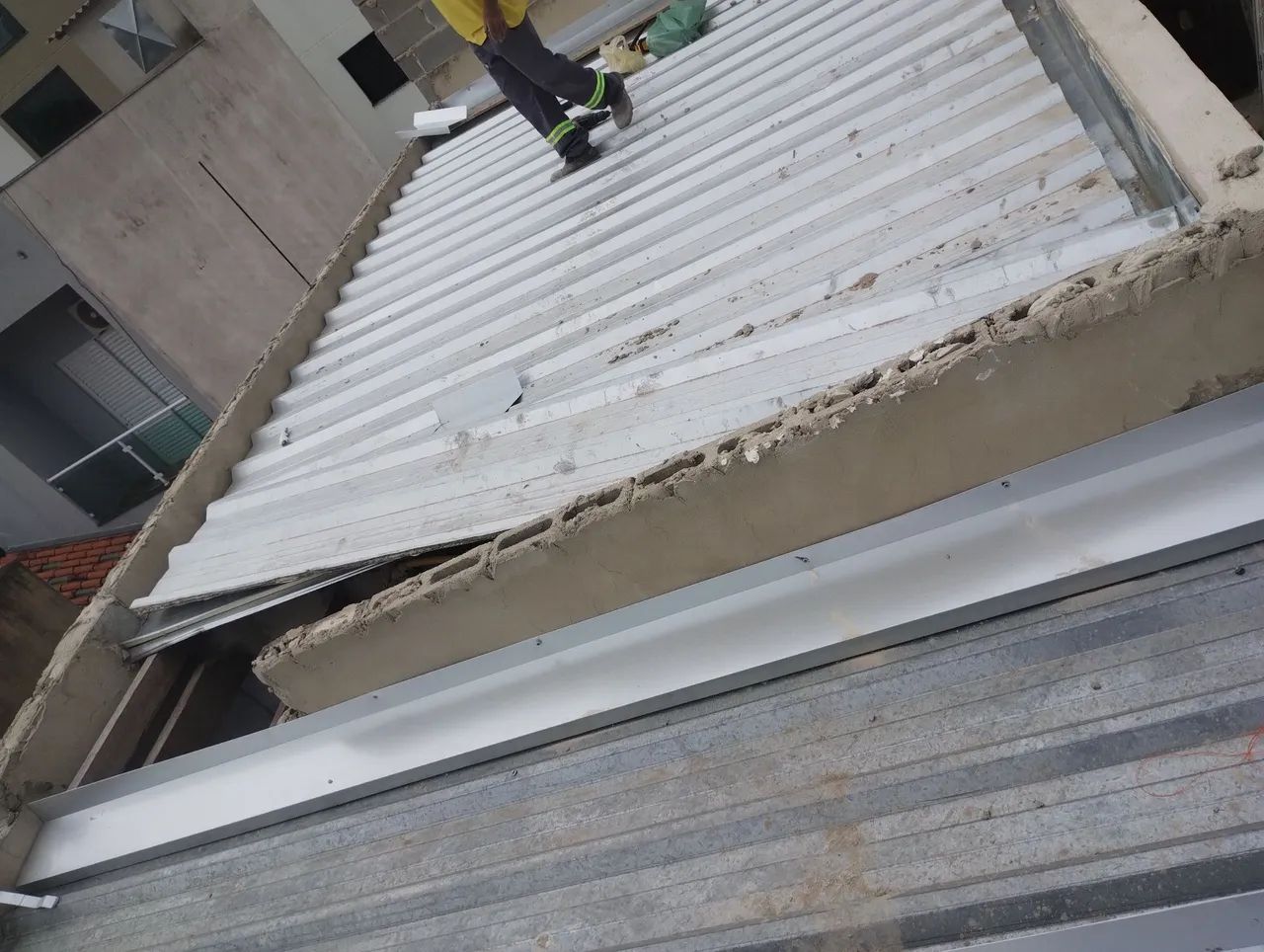 Cerviso Forros de gesso rufos calhas pingadeiras  - Foto 4