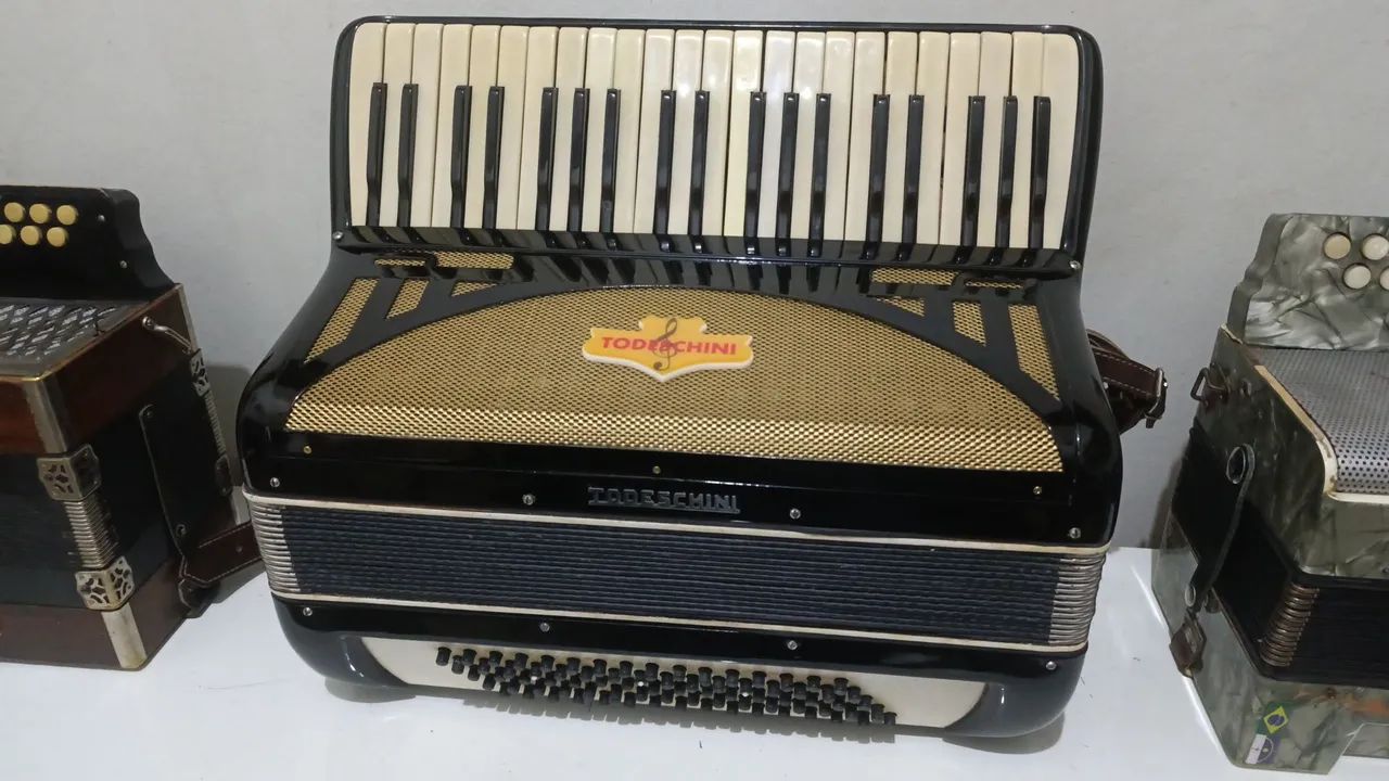 Acordeon Todeschini 80 baixos, quarta e sexta de voz  - Foto 4