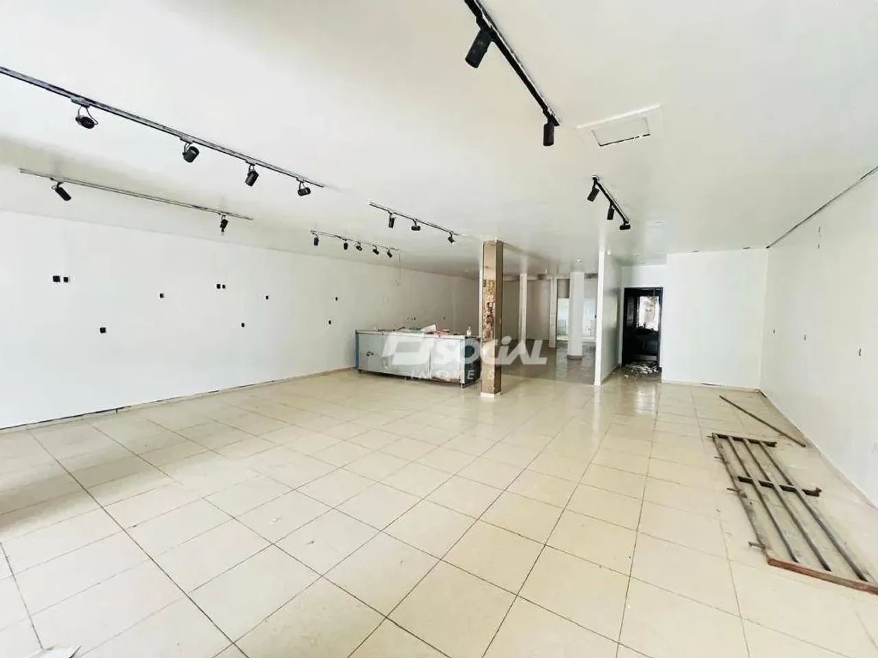 Ponto comercial para locação com ótimo espaço interno, localização privilegiada e ampla fa - Foto 5
