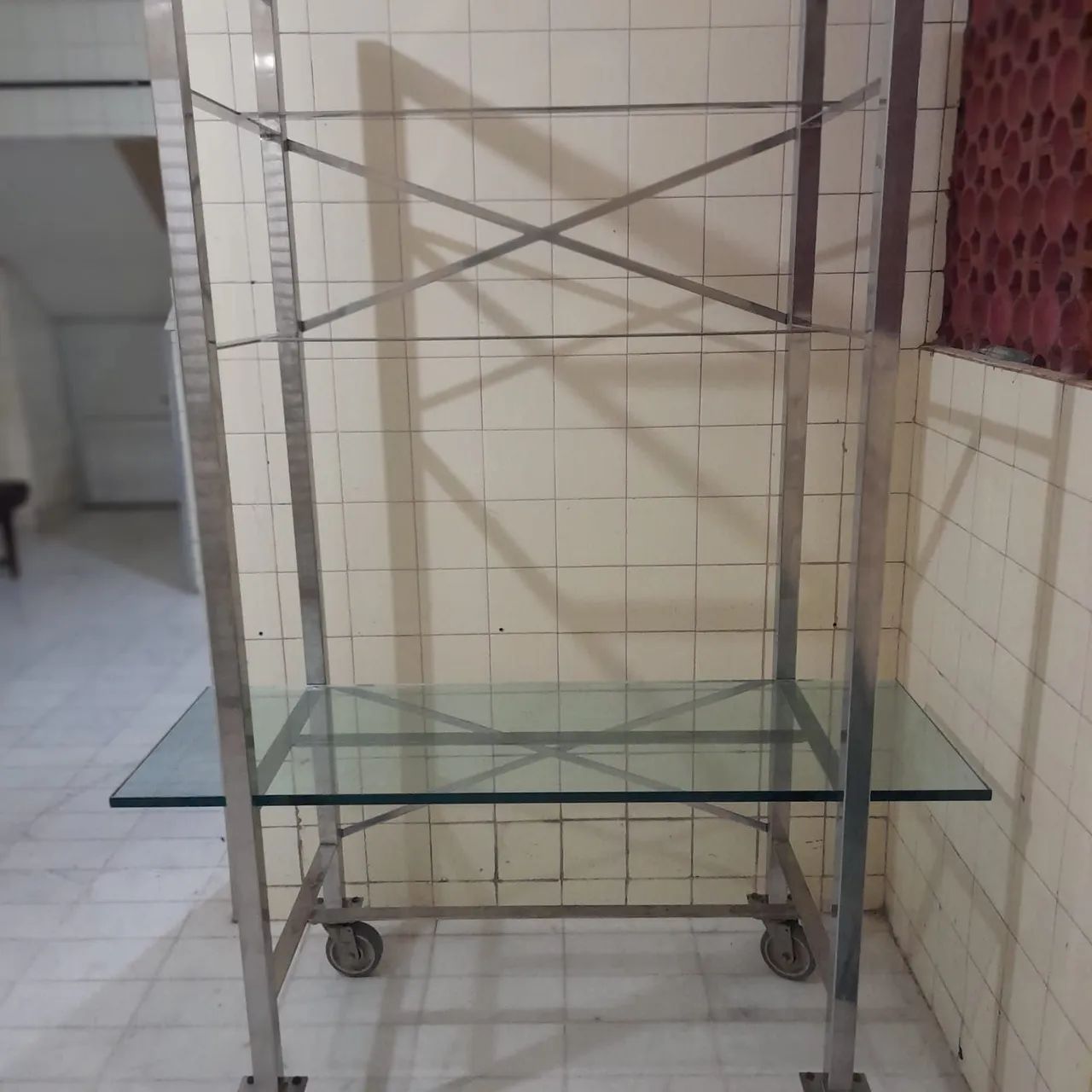 vendo estante de inox com patileras de vidro 