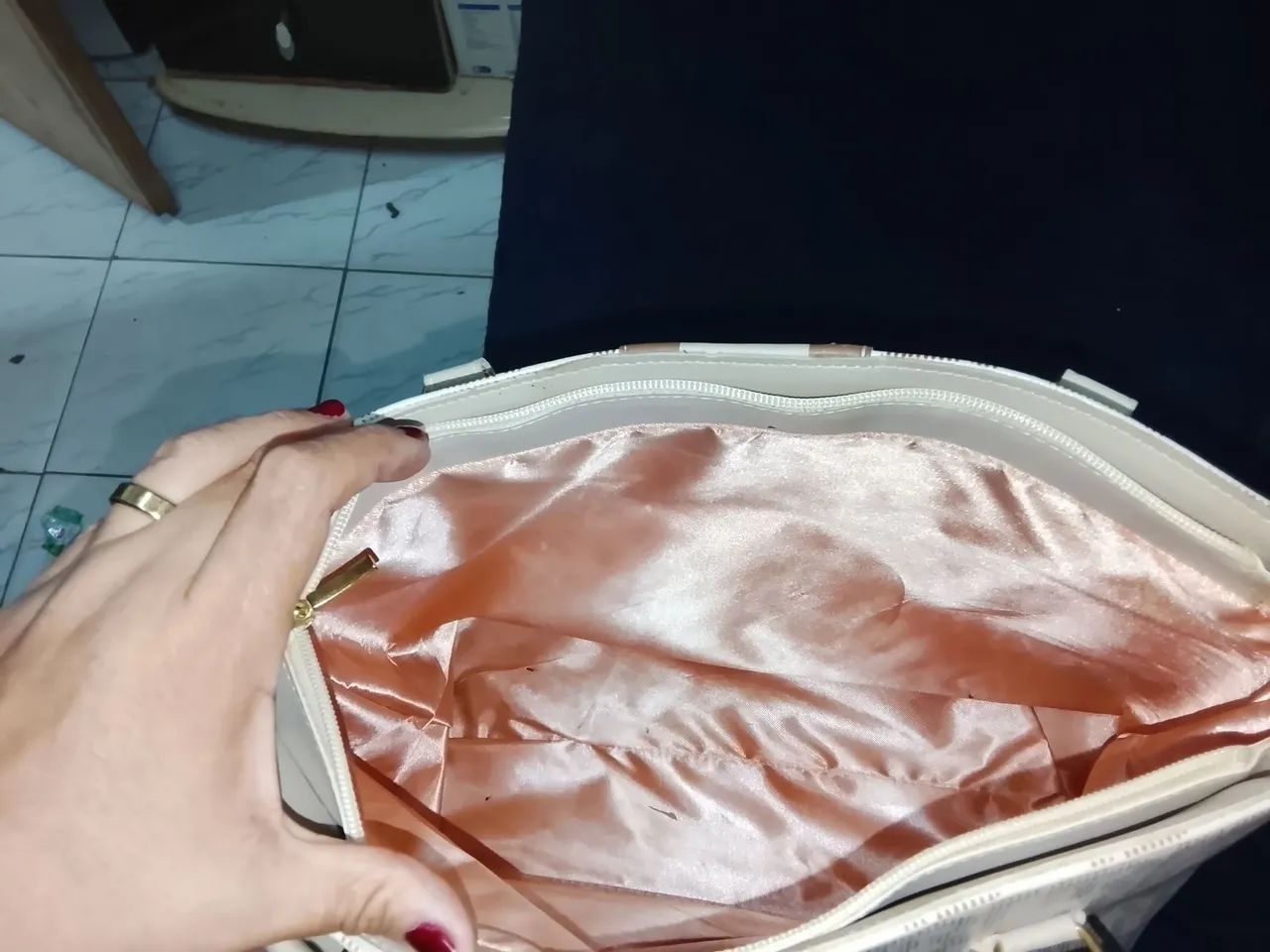 Vendo uma bolsa de marca..meu watsapp e * - Foto 4