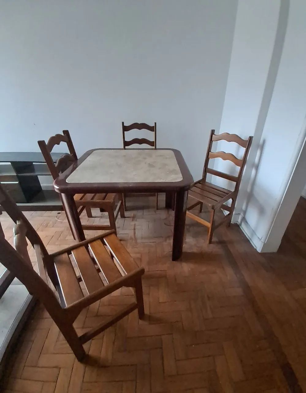 Mesa e 4 cadeiras - Foto 4