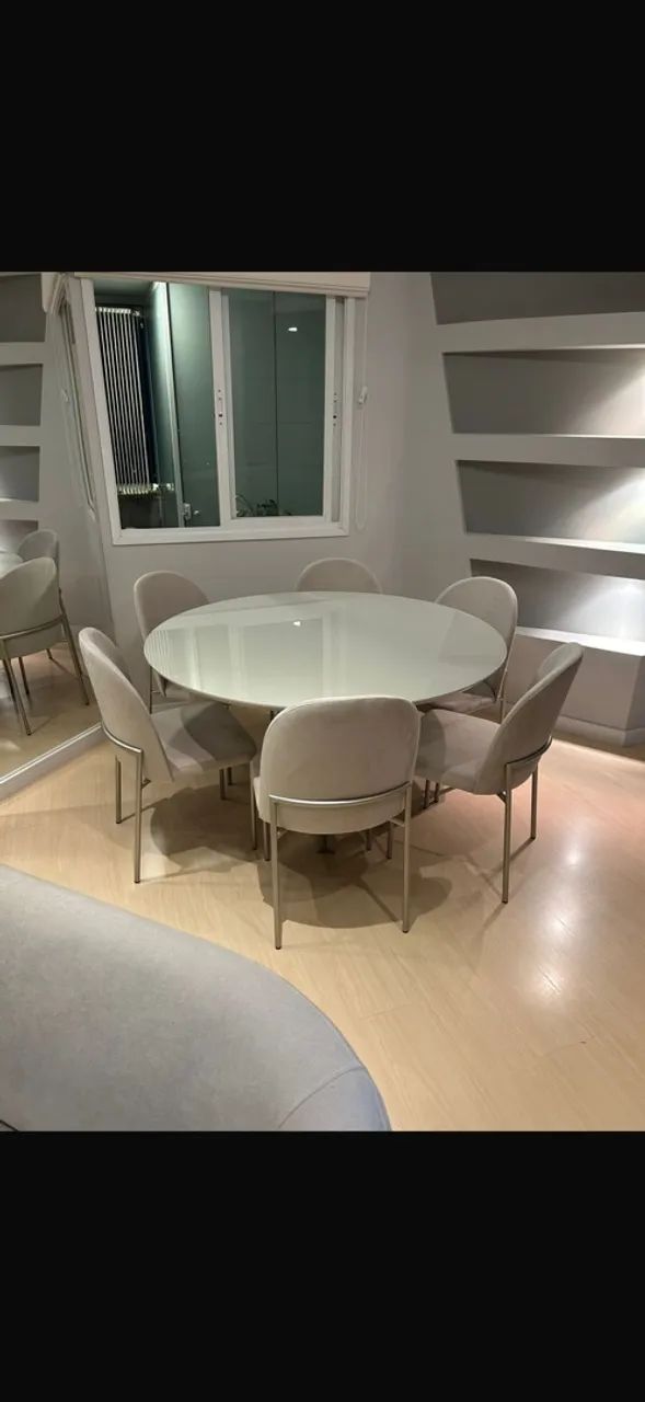 mesa laqueada e 6 cadeiras 