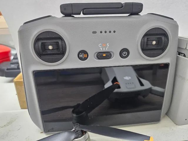 Drone DJI Mini 4 Pro Completo, controle com Tela e 3 Baterias. - Foto 4