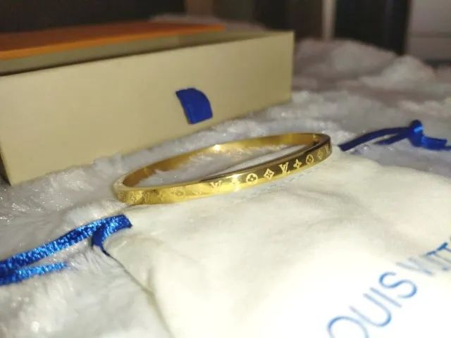 Bracelete de Luxo na cor dourado(17cm) c/ caixa!