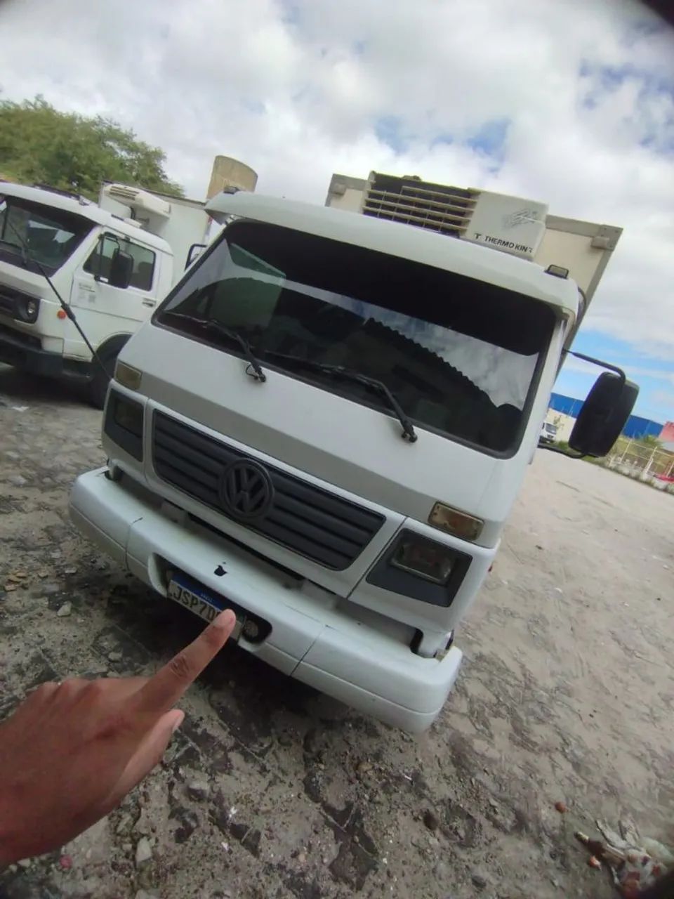 Caminhao com bau refrigerador  - Foto 4