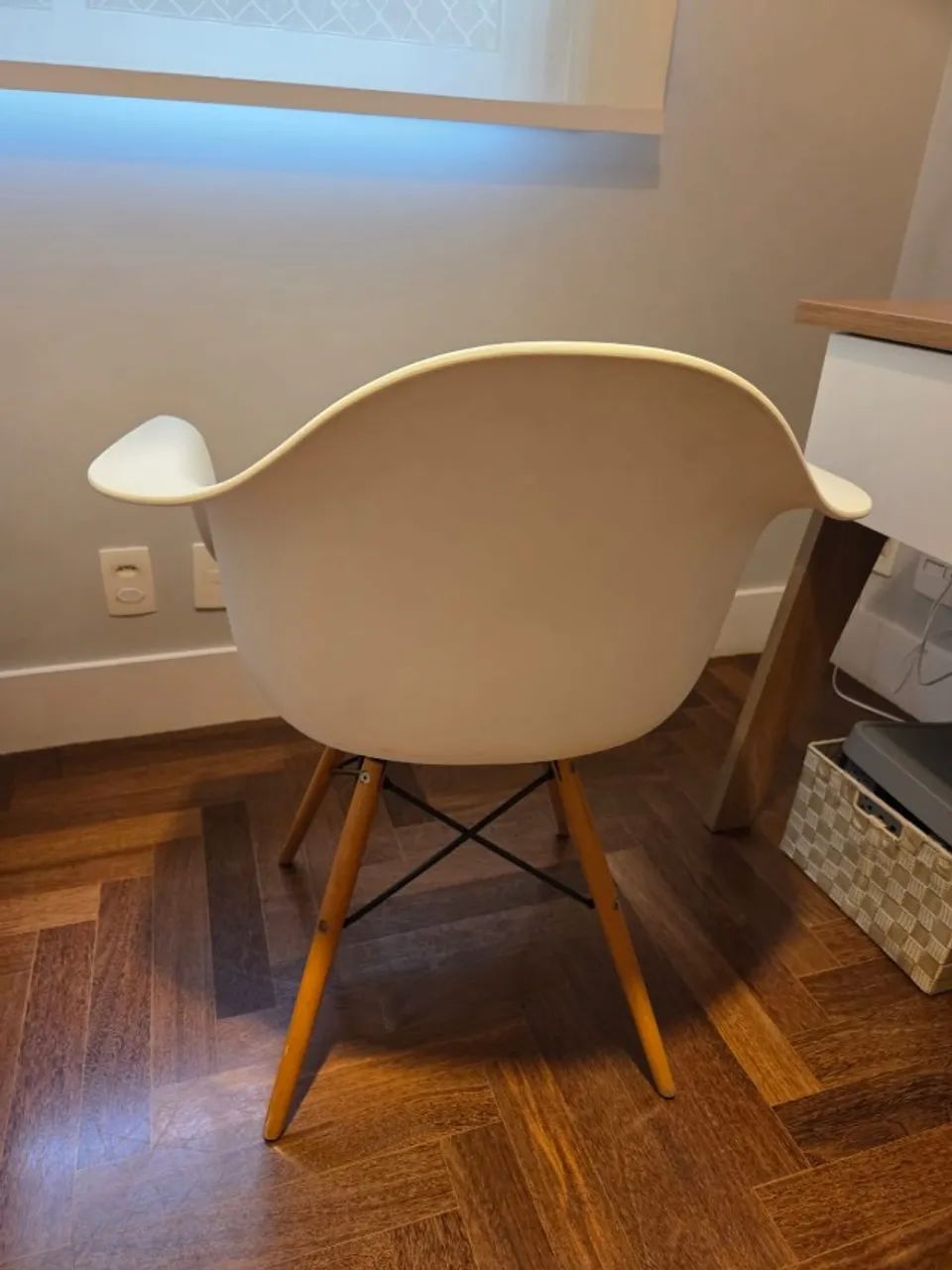 Cadeira Eames Tok&Stok | Madeira + Branca - Foto 4