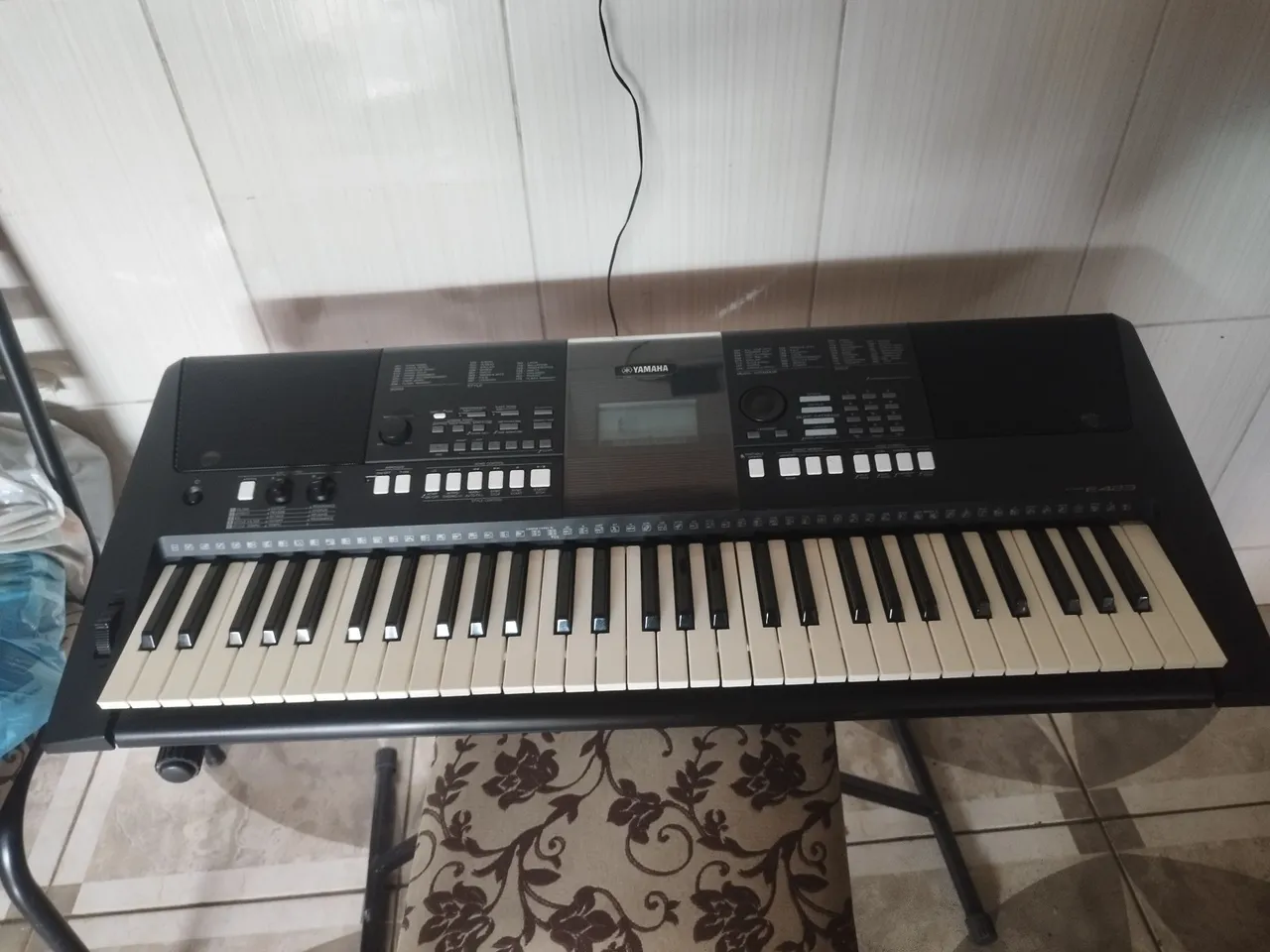 Piano Yamaha NP12 - Instrumentos musicais - Santa Helena de Goiás