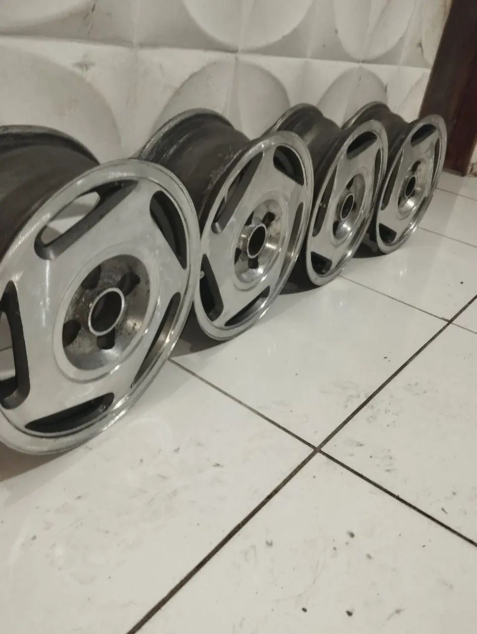 Vende-se rodas de liga leve  furação 4 por 100 dá no gol para impeach Chevrolet - Foto 2