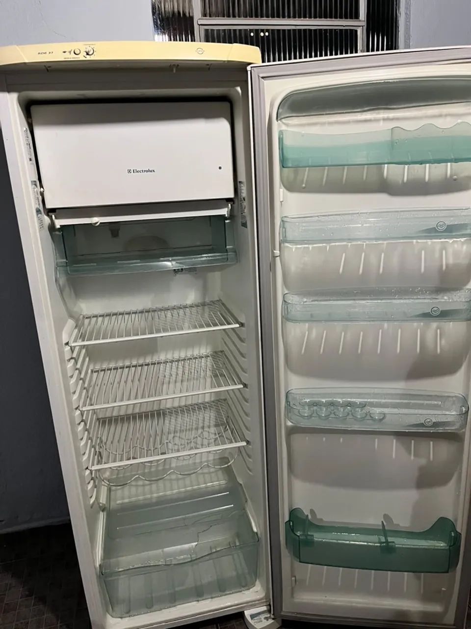 Vende-se geladeira Electrolux  - Foto 3