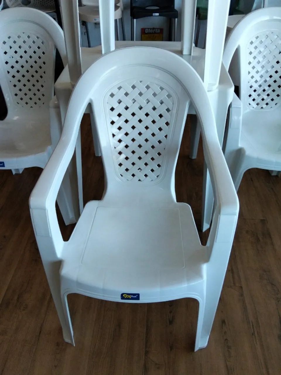 MESA COM POLTRONA DE PLÁSTICO - Foto 4