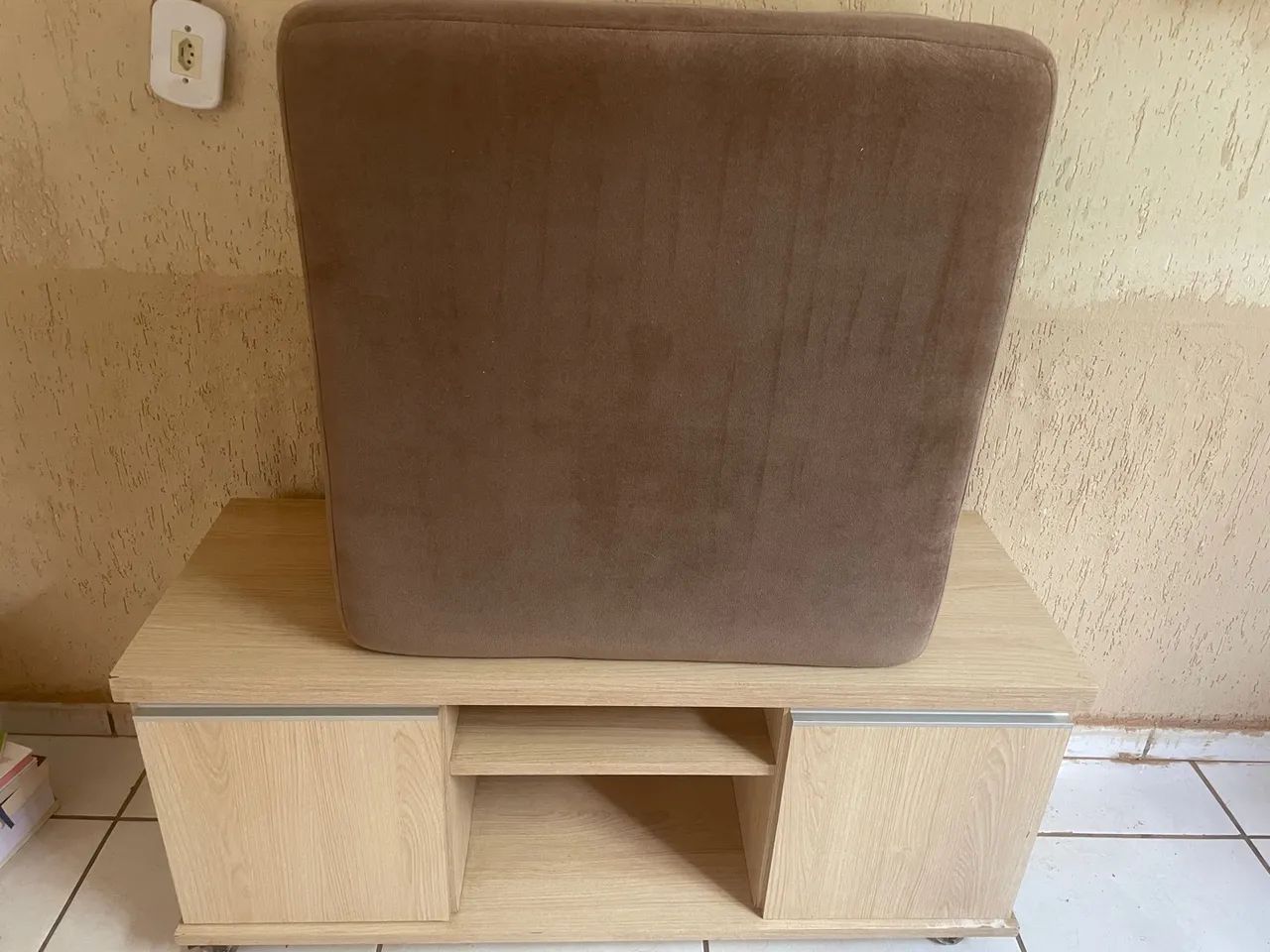 Rack e puff de sofá 