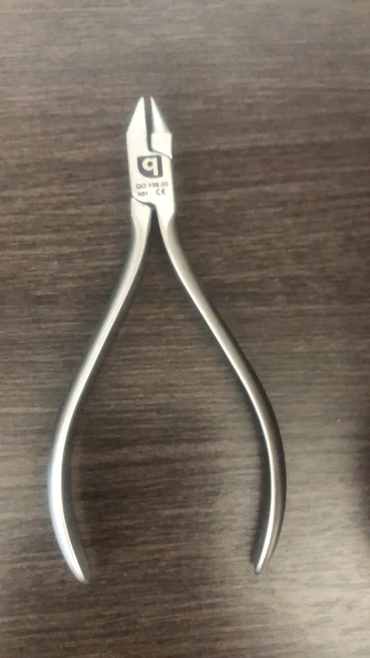 Alicates ortodônticos