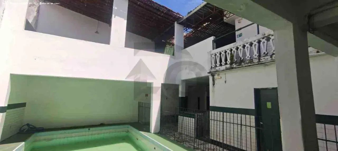 Casa Espaçosa com 600m² e Garagem para 9 Carros à Venda no Suissa